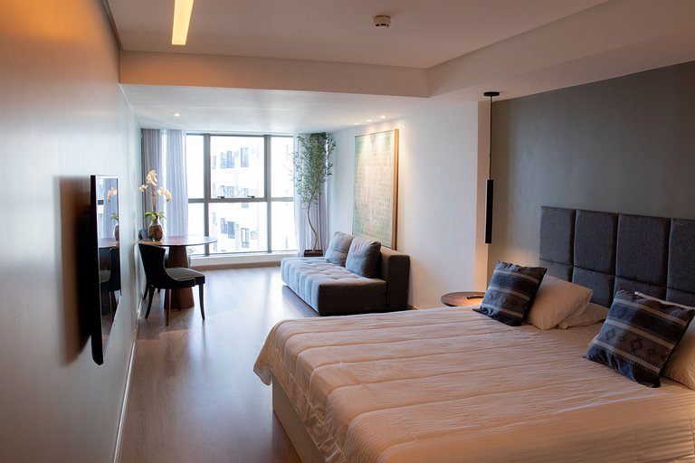 APARTAMENTO ACONCHEGANTE COM PISO DE MADEIRA NA BEIRA MAR