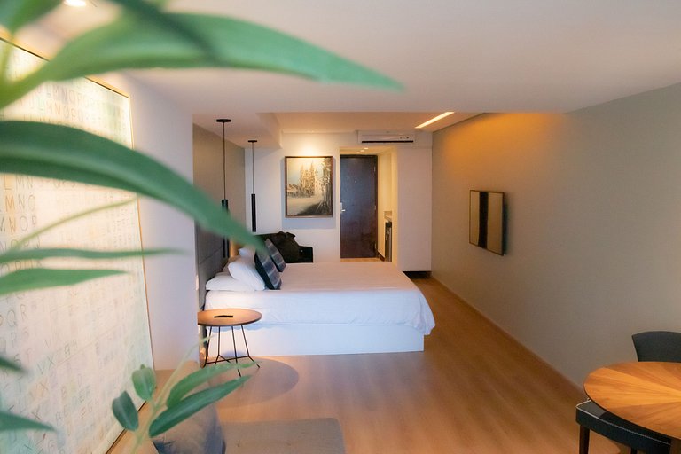 APARTAMENTO ACONCHEGANTE COM PISO DE MADEIRA NA BEIRA MAR