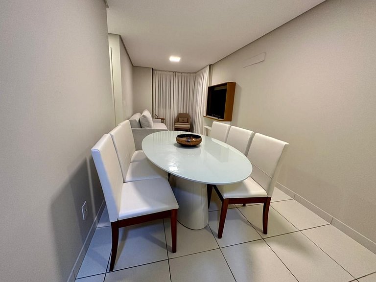APARTAMENTO BEIRA MAR COM 2 QUARTOS