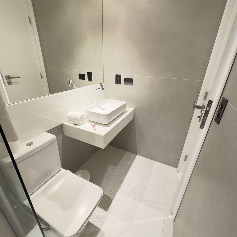Suite Com Varanda em Andar Alto