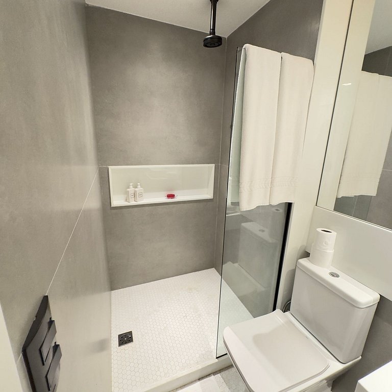 Suite Com Varanda em Andar Alto