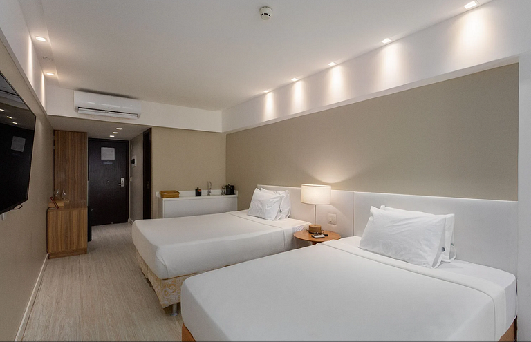 Flat Alto Luxo com Duas Camas de Casal