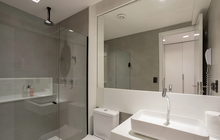 Suite Com Varanda em Andar Alto